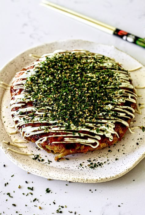 Japanese Food Vegan, Vegan Bunny Chef, Vegetarian Japanese Recipes, Vegan Japanese Recipes, Vegan Okonomiyaki, Japan Breakfast, Vegan Japanese Food, Okonomiyaki Recipe, Vegetarian Japanese