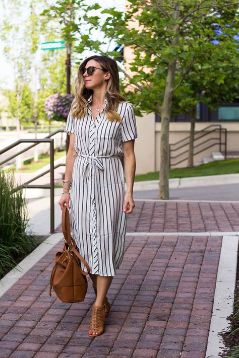 17 Office Outfits For Guaranteed Summer Success | http://www.corporatefashionista.com/ Striped Dress Outfit, Striped Dresses, Cella Jane, Rock Outfit, Stripe Dress, Office Outfits, Modest Dresses, Simple Dresses, Striped Dress