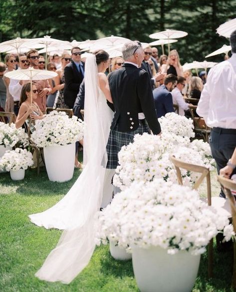 Mamma Mia Wedding, Parasol Wedding, Garden Weddings Ceremony, Umbrella Wedding, Wedding Ceremony Photos, Wedding Ceremony Backdrop, Wedding Beach Ceremony, Lakeside Wedding, June Wedding