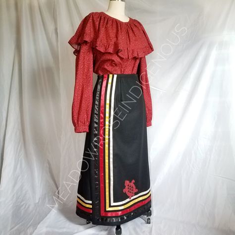 Indigenous Clothing Fashion, Metis Ribbon Skirt, Womens Traditional Regalia, Ribbon Pants Native American, Ribbon Skirt Ideas, Ribbon Dress Native American, Ribbon Skirt Outfit, Ribbon Skirts Pattern, Fancy Dance Regalia