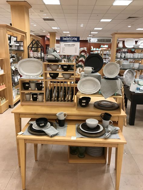 Retail Dish Display, Homeware Display, Dinnerware Display, Tableware Display, Dish Display, Modern Flatware, Visual Merchandising Displays, Showroom Display, Kitchen Display