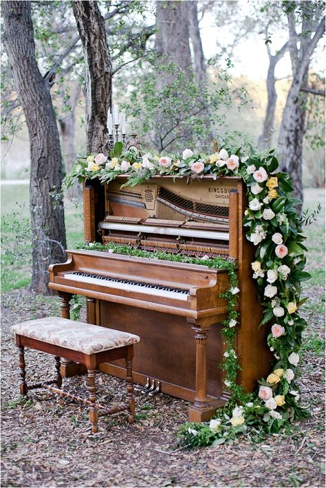 Music-Inspired Wedding Inspiration from Tiffany Amber Photography Bookish Pictures, Tiffany Amber, Wedding Fotos, Piano Decor, Music Themed Wedding, Wedding Thanks, Music Themed, Wedding Music, Wedding Tablescapes