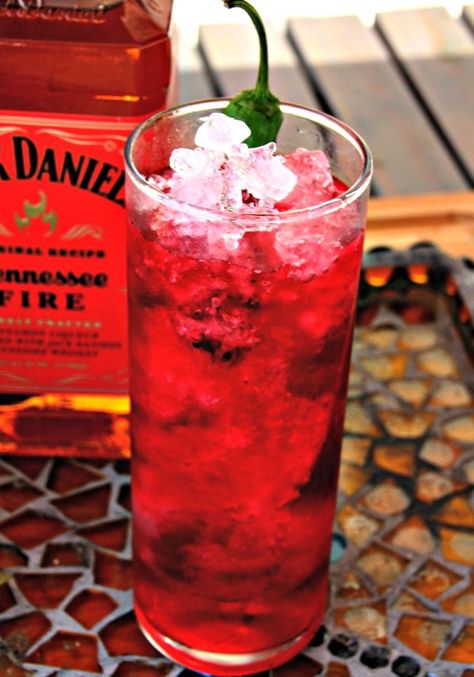 Fire Cranberry Crush with Pepper Garnish Jack Daniels Fire, Jack Daniels Drinks, Jack Fire, Coke Recipes, Beverages Recipes, Mixed Cocktails, Homemade Liquor, Happy Drink, Diy Wainscoting