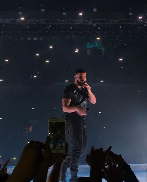 Drake Concert Pictures, Drake Concert Aesthetic, Pfp Drake, Drake Concert Tickets, Concert Drake, Drake Concert Outfit Ideas, Drake Tickets, Drake Pfp, Drake Concert Outfit