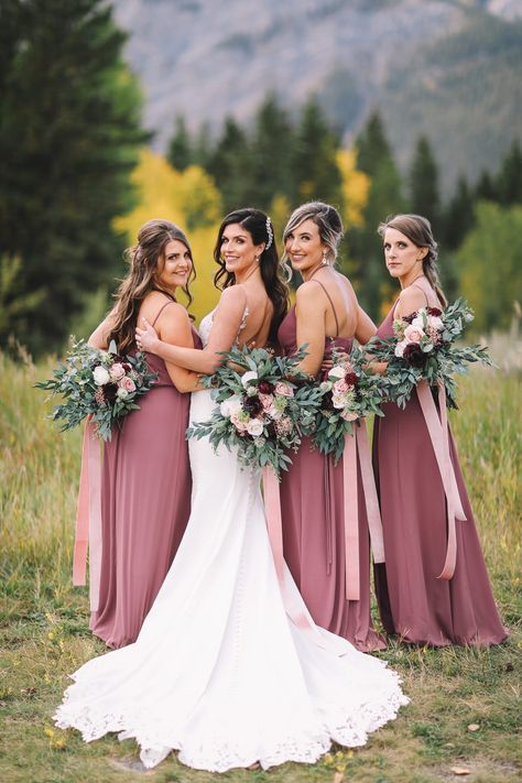 Wedding Photo Small Bridal Party, Wedding Party Photos 3 Bridesmaids, Wedding Pictures Small Bridal Party, Wedding Picture Ideas With Small Bridal Party, Bridal Party Of 3 Photos, Bridesmade Photos Wedding Pics, Wedding Photoshoot Bridesmaids, Bride Maids Photoshoot, Small Wedding Party Photos Group Shots Picture Ideas