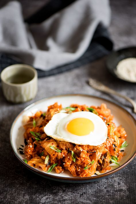 Spicy kimchi pork belly fried rice with sunny side eggs cooked in under 10 minutes. #egglandsbest @egglandsbest #ad Pork Belly Fried Rice, Sunny Side Eggs, Kimchi Fried Rice Recipe, Kimchi Pork, Recipes Korean, Spicy Kimchi, Korean Seoul, Daging Babi, Recipe Pork