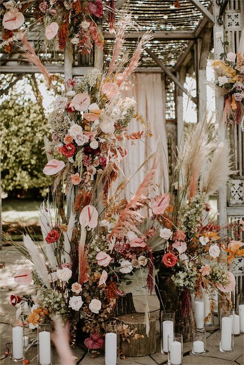 The pinks, mauve, peach, and neutral tones of this Coachella inspired wedding were beyond stunning. The couple used many vintage items such as Moroccan rugs and wicker furnishings to create the bohemian wedding of their dreams! Coachella Wedding, Pink Boho Wedding, Boho Coachella, Boho Wedding Cake, Ceremony Details, Earthy Wedding, Boho Outdoor, Wedding Wall, Boho Chic Wedding