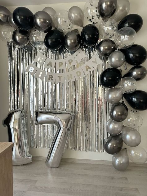 17 Party Decorations, Birthday Black Decorations, Dark Birthday Decorations, Black And White Birthday Theme Ideas, 17 Birthday Decor, Pink Silver Birthday Decor, Birthday Party Black And Silver, Dekorasi Sweet Seventeen Party, Silver Bday Decor