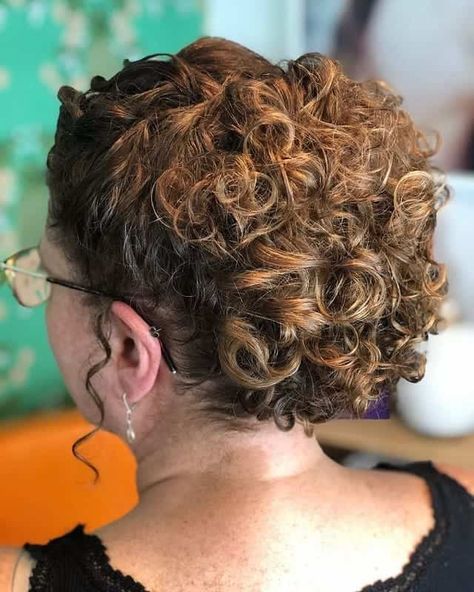 Short Curly Hair Updos Easy, Updos For Medium Length Curly Hair Easy, Updos For Layered Curly Hair, Medium Length Curly Bridal Hair, Medium Curly Hair Styles Updo, Short Curly Hair Dos Ideas, Mid Length Curly Hair Updo Easy, Medium Curly Wedding Hair, Curly Hair Simple Updo