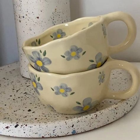 Coffee Cottagecore, Hamptons Style Laundry, Modern Bathroom Wall Art, Ceramica Ideas, Breakfast Kitchen, Floral Mugs, Aesthetic Breakfast, Mugs Handmade, Clay Making