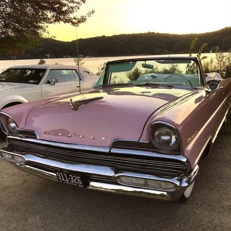 Carros Retro, Drømme Liv, Old Vintage Cars, Fotografi Digital, Aesthetic Car, Car Goals, Cars Vintage, Cadillac Eldorado, Pink Car