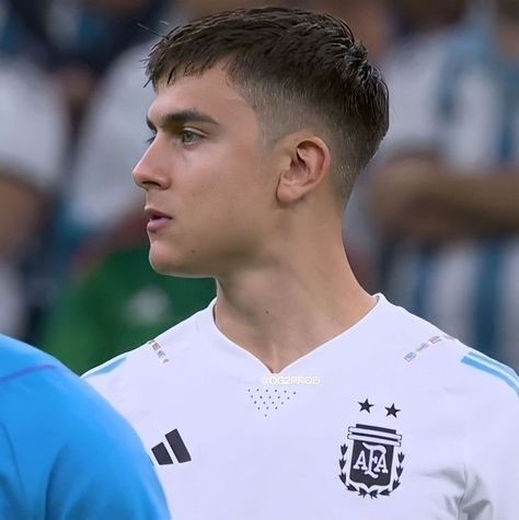 0.5 Fade Haircut Men, Mid Fade Short Haircut Men, Football Players Haircut, Short Hair Men Fade, Paulo Dybala Haircut, Short Men Haircut Fade, Mullet Buzzcut, Dybala Hairstyle, Short Fade Haircut Men