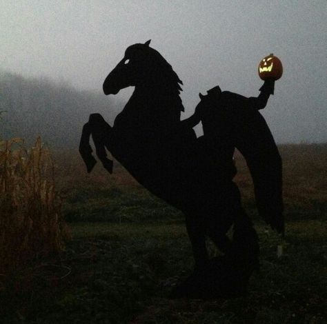 Headless horseman silhouette. 1 and a half 4x8 sheets 1/2" pressure  treated plywood with pumpkin on arm stand. Impressive at sunset. Needs to be in front of something that is well lite at night to get the best effect. Was a crowd pleaser. Sauerkraut Balls, Homemade Soft Pretzel Bites, Headless Horseman Halloween, Sleepy Hollow Halloween, King Bed Skirt, Sleepy Hallow, Witches Tea, Soft Pretzel Bites, M King