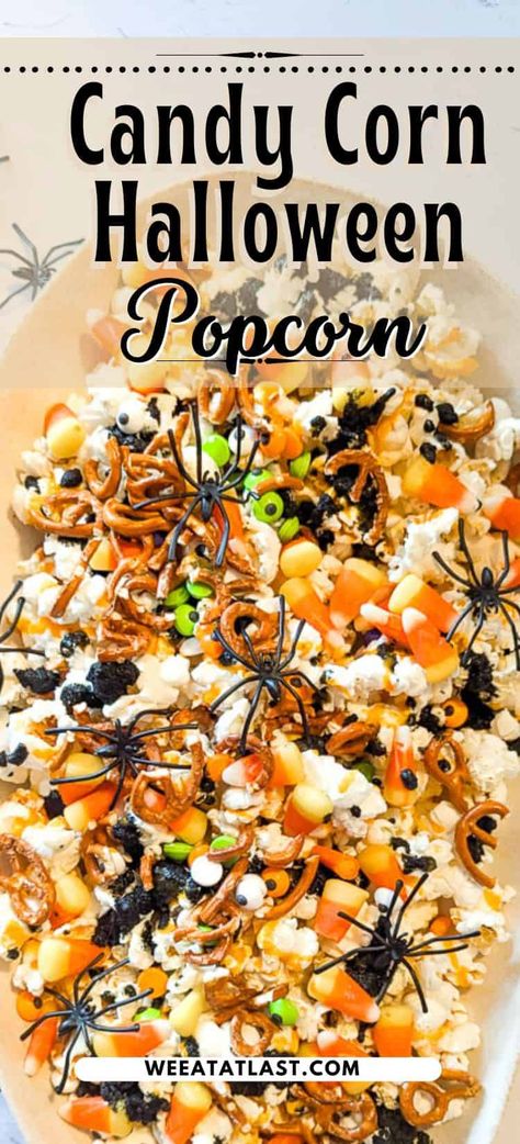 Halloween Popcorn Recipes, Halloween Popcorn Ideas, Halloween Popcorn Bar, Halloween Movie Night Snacks, Halloween Popcorn Mix, Halloween Food Crafts, Halloween Oreos, Powdered Food Coloring, Halloween Popcorn