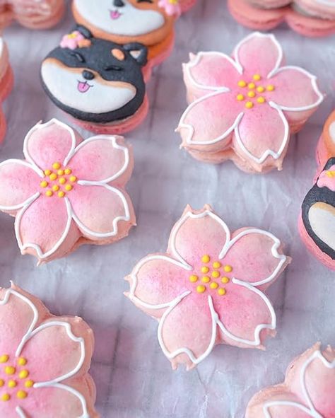 Sakura macarons filled with a Sakura buttercream 2 Ingredient Pizza Dough, Amazing Cookie Recipes, Royal Icing Sugar, Meringue Cake, Cake Decorating Piping, Macaron Recipe, Bake Shop, Sugar Rush, Cookies Recipes Christmas