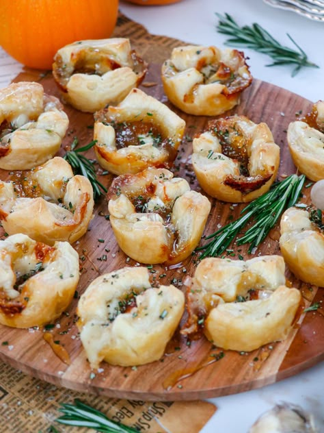 Flaky mini puff pastry bites filled with creamy brie and fig jam, topped with fresh rosemary - it's the easiest holiday appetizer with low prep time! Brie Bites Puff Pastry, Fig Brie, Fig Appetizer, Puff Pastry Bites, Pastry Bites, Fig Preserves, Brie Puff Pastry, Brie Appetizer, Puff Pastry Appetizers