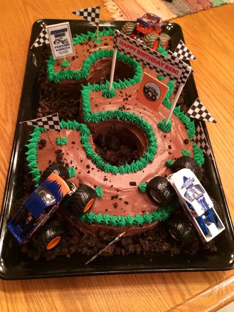 Monster truck cake made by Amy Volby Bolo Motocross, Festa Monster Truck, Monster Truck Birthday Cake, Truck Birthday Cake, Monster Jam Birthday Party, Blaze Birthday Party, Monster Jam Birthday, Monster Jam Party, The Hunting Party