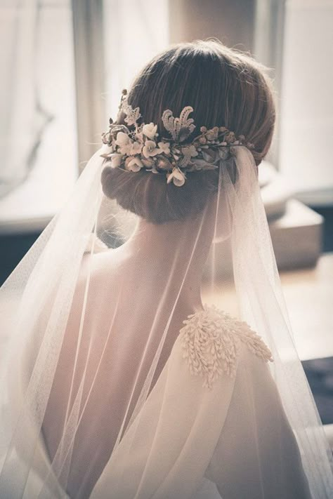 Wedding Veils Headpieces, Retro Wedding Hair, Wedding Hairstyles Medium Length, Veil Headpiece, Flower Veil, Vintage Wedding Hair, Bridal Hair Updo, Wedding Hairstyles With Veil, Headpiece Hairstyles