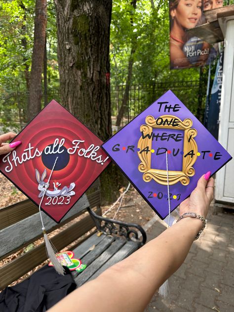 Friends graduation caps The One Where I Graduate Cap, That’s All Folks Graduation Cap, Red Graduation Cap Decoration, Cool Grad Cap Ideas, Designed Graduation Caps, Glee Graduation Cap Ideas, Funny College Graduation Caps, Graduation Hat Decor, Graduation Cap Designs Friends Tv Show