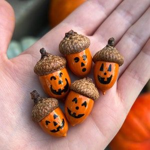 Acorn Painting, Fall Autumn Decor, Acorn Crafts, Unique Fall, Christmas Fairy, Hello Fall, Autumn Decor, Nature Crafts, Felting Projects