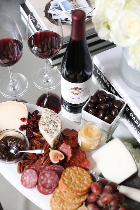 Food With Wine, Perfect Cheese Board, Wine Food Pairing, Think Food, Wine Cheese, Cheese Platters, Food Pairings, Food Platters, Wine And Dine