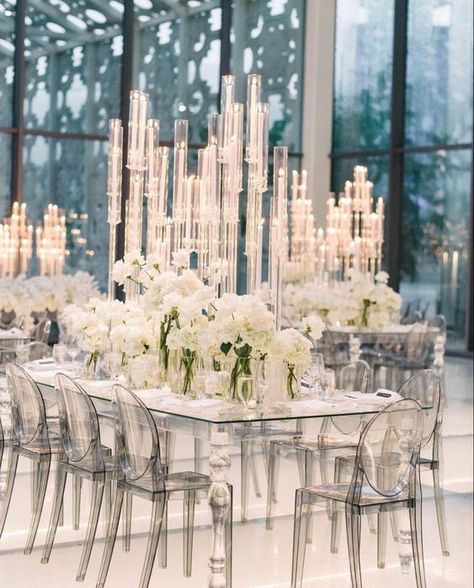 White Wedding Centerpieces, White Weddings Reception, White Wedding Decorations, Tafel Decor, White Centerpiece, White Wedding Theme, All White Wedding, Wedding Decor Elegant, Classy Wedding