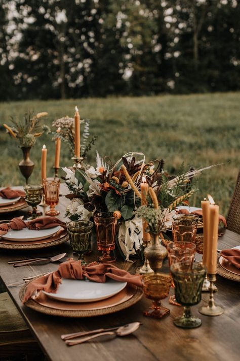 Green Glassware Wedding Table, Green And Rust Wedding Table Decor, Vermont Fall Wedding Ideas, Romantic Boho Wedding Table Decor, Boho Winter Wedding Table Decor, Rustic Bohemian Wedding Table Decor, Late Fall Wedding Centerpieces, Fall Boho Wedding Table Settings, Boho Antique Wedding