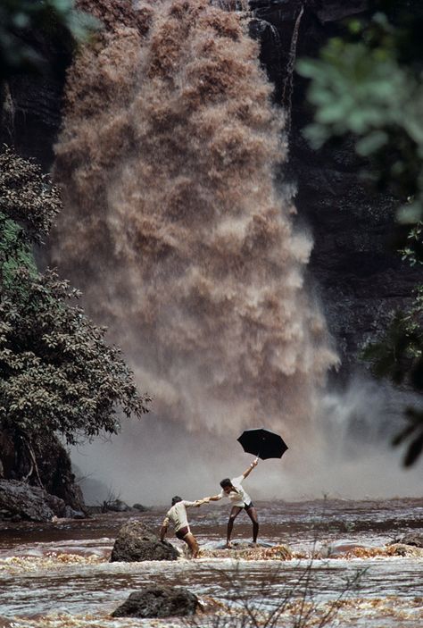 Goa Waterfall | Curry Steve Mccurry Photos, Steve Mc, Steve Mccurry, Goa India, Composition Photography, We Are The World, Ansel Adams, Foto Art, Magnum Photos