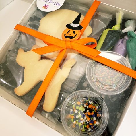 Halloween Sugar Cookies Halloween Diy Cookie Kits, Cookie Decorating Kits Diy, Halloween Cookie Kits, Cookie Diy Kit, Halloween Cafe, Cake 2022, Diy Sugar Cookies, Sugar Cookie Kit, Sugar Cookie Decorating