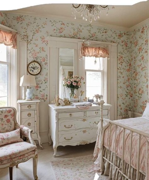 Bedrooms Green, Shabby Chic Decor Bedroom, Cottage Room, Chic Bedroom Decor, Shabby Chic Bedroom, Shabby Chic Bedrooms, Cozy Room Decor, House Inside, Dream Room Inspiration