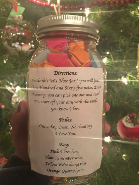 365 day note jar for boyfriend or girlfriend. 365 Note Jar, Gifts For Boyfriend Long Distance, Diy Crafts For Boyfriend, 365 Jar, Diy Valentines Day Gifts For Him, Hadiah Valentine, Diy Gifts For Girlfriend, Diy Star, Diy Gifts For Men