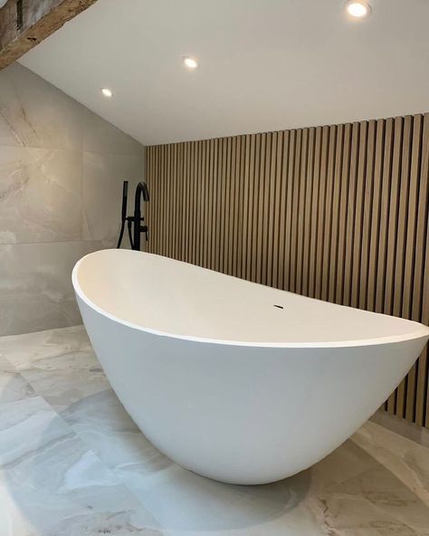 Naturewall on Instagram: "When we say we are obsessed, we really mean it 😮👏 🔍 SlatWall Acoustic Natural Oak 📷 @ribblevalleybathrooms / @holly_edge_barn…" Panelling Bathroom, Wood Panel Bathroom, Bathroom Paneling, New House Bathroom, Relaxing Space, Acoustic Panel, Bathroom Idea, Bathroom Design Luxury, Bathroom Inspo