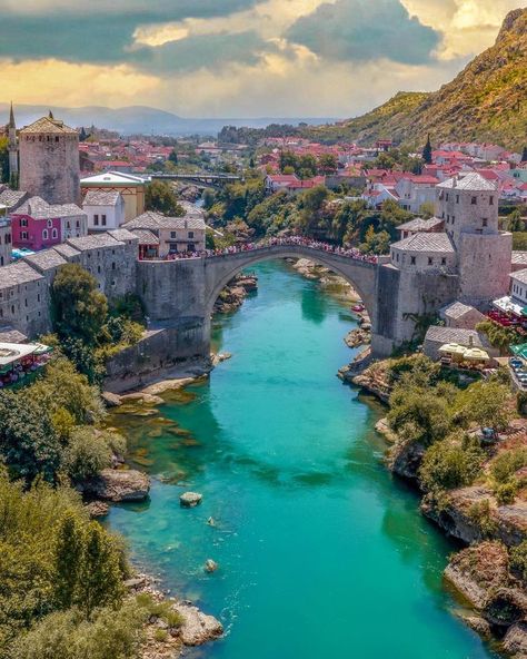 The bridge of fairytales 😍 Look at these people on the bridge 😱 Mostar, Bosnia and Herzegovina 🇧🇦 European Wallpaper Iphone, Europe Landmarks, Piatra Neamt, Mostar Bosnia, Castle Ideas, Croatia Itinerary, Best Cities In Europe, Magic Christmas, Old Bridge