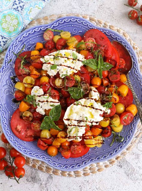 Burrata Caprese Burrata Caprese, Caprese Recipe, Tomato Caprese, Caprese Recipes, Caprese Salad Recipe, Gluten Free Cookbooks, Summer Flavors, Watermelon Feta Salad, Grilled Teriyaki Chicken