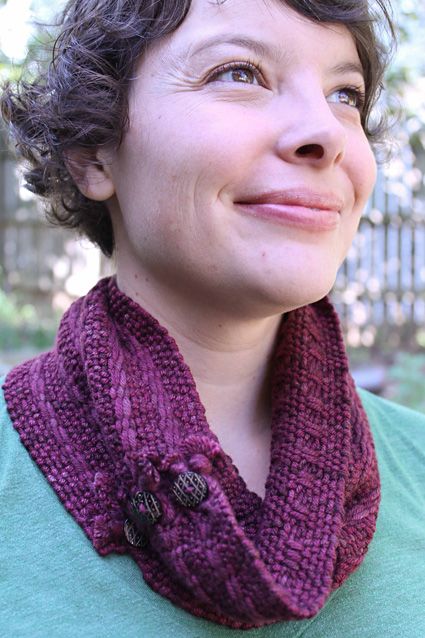 Pick-up Stick weaving (Get Warped) : Knitty.com - Spring+Summer 2016 Stick Weaving, Lace Weaving, Rigid Heddle Weaving Patterns, Knitting Scarves, Rigid Heddle Loom, Pick Up Sticks, Weaving Loom Projects, Lace Weave, Rigid Heddle Weaving