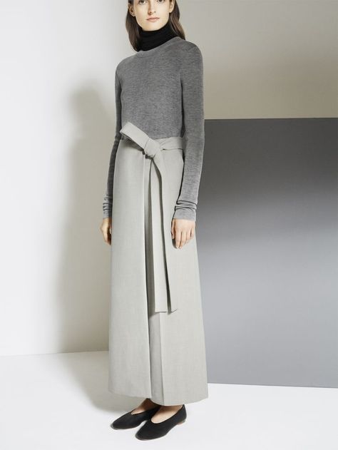 COS | Soft tailoring Minimal Stil, Minimalism Fashion, Minimalist Moda, Outfit Minimalist, Soft Tailoring, Style Hijab, Fashion Runway, Minimal Chic, Modern Fashion