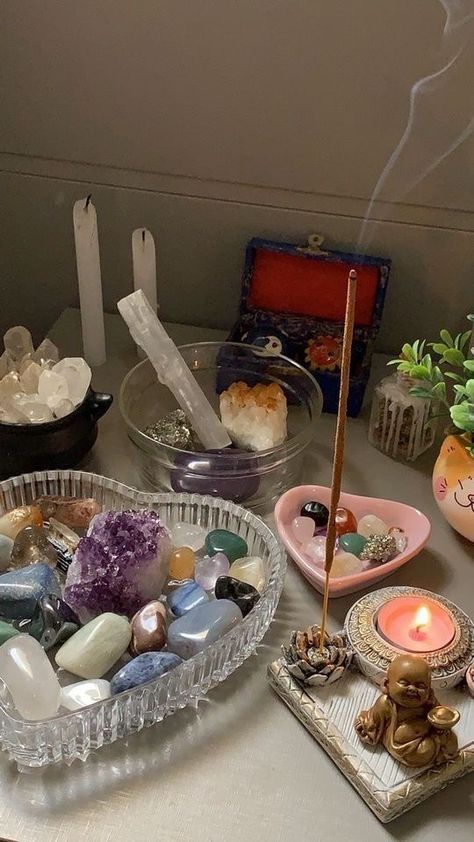 Crystal Room Decor, Crystal Room, Crystal Vibes, Vision Board Photos, Crystal Aesthetic, Life Vision Board, Vision Board Manifestation, Spiritual Crystals, Meditation Room