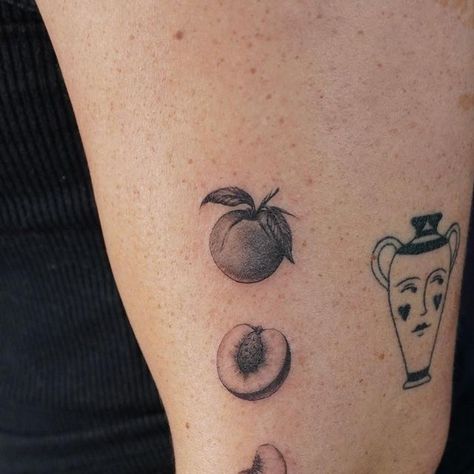 Oro on Instagram: "This tattoo reminded me of peaches and cream by 112.. I guess that’s classic old school rnb now lol sheesh. It was a cool tattoo to do. I did tattoo this for Natalie, She told me her mom and grandma usually slice up some fruit to offer as a snack. This tattoo is a little reminder of them. 👌🏽🍑💟" Black And White Peach Tattoo, Realistic Peach Tattoo, Peach Slice Tattoo, Pecan Tattoo, Nectarine Tattoo, Peach Pit Tattoo, Peach Tattoo Design, Fruit Tattoo Sleeve, Apricot Tattoo