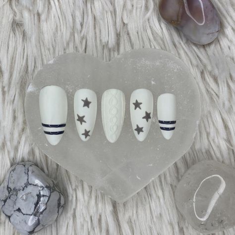 Look what I just found on Depop 🙌 https://depop.app.link/I4GGCSCWNwb Taylor Swift Nails Folklore, Cardigan Nails, Folklore Nails, Eras Nails, Slay Nails, Press On Nails Size, Taylor Swift Nails, Folklore Cardigan, Nails Size