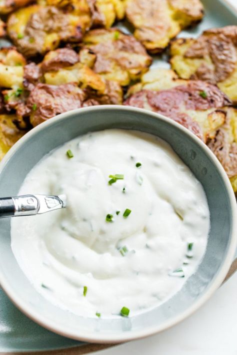 Sour Cream And Chives Potatoes, Smashed Potato Dipping Sauce, Potato Dipping Sauce Sour Cream, Sour Cream Chive Potatoes, Sour Cream Dip For Potatoes, Dip For Smashed Potatoes, Sour Cream And Chive Potatoes, Sour Cream Sauce For Potatoes, Sauce For Smashed Potatoes