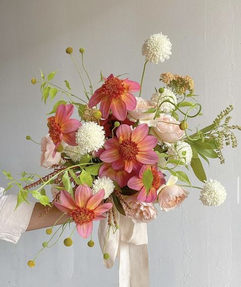 Bermuda Flowers, Flowers Pink Aesthetic, Feeling Deeply, Thoughtful Messages, Land Design, White Dahlia, Floral Aesthetic, Boquette Flowers, Church Flowers