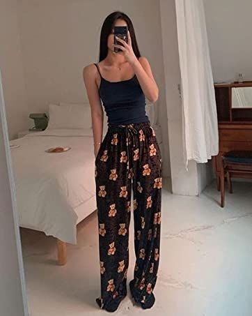 Cute Pajamas Plaid, Pretty Pajamas Women, Pj Pants For Women, Womens Pajamas Aesthetic, Nighttime Outfits Pajama Set, Pjs Long Pants, Comfy Pajamas Women, Crop Top And Pajama Pants, Styling Pj Pants