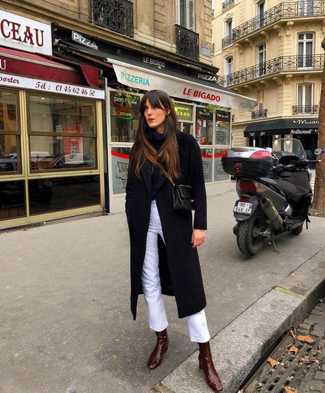 French Girl Outfits, Leia Sfez, Stile Blair Waldorf, Adrette Outfits, Fall Fashion Coats, Fall Family Photo Outfits, Easy Outfits, Fest Outfits, Paris Mode