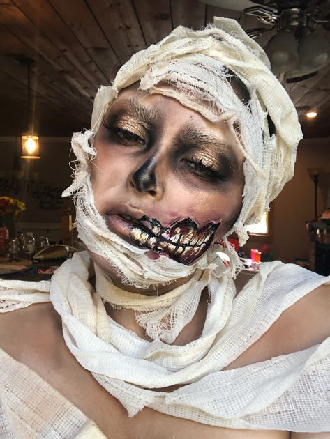 Zombie Mouth Makeup, Zombie Gore Makeup, Scary Mannequin Head Halloween, Halloween Spooky Makeup, Mummy Costume Makeup, Mummy Make Up, Halloween Mummy Makeup, Horror Makeup Ideas Special Effects, Mummy Makeup Halloween