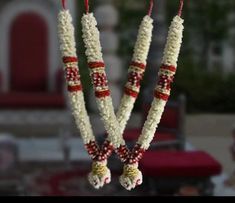 Simple Varmala, Varmala Designs Indian Weddings, Varmala Designs, Engagement Indian, Simple Garland, Wedding Hair Tips, Wedding Cermony, Indian Wedding Garland, Indian Wedding Flowers