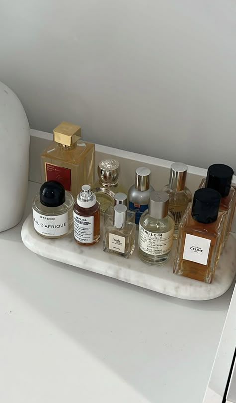 Perfume Organization, Uni Room, Perfume Tray, Room Inspiration Bedroom, Perfume Collection, Bedroom Inspo, Aesthetic Room Decor, My New Room, Favorite Products