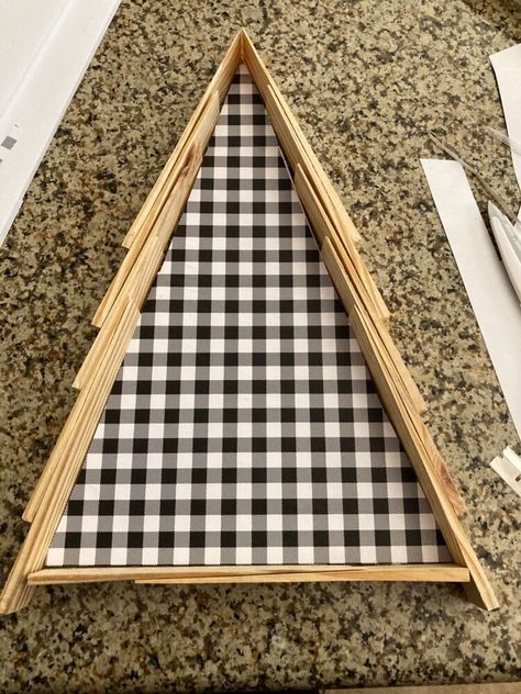 This is a cute wood project that can be done for less then $5. I like quick simple projects and this is a bit different too. It's the perfect addition to your Christmas decor. Enjoy! What you’ll need:Shims (hardware store)Foam board (Dollar Tree)Printer paper (any that you like)Hot glue gunStain (optional) Take out your 12 wood shims. Lay them in the shape of a tree using 5 on each side with the wider part at the bottom and the narrow part at the top to make the tree point. Lea… Aesthetic Craft Room, Shim Tree, Room Organization Hacks, Diy Vases, Aesthetic Craft, 15 Aesthetic, Simple Projects, Christmas Tree Crafts, Christmas Wood Crafts