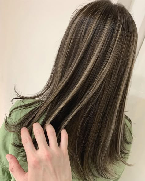 Hair Color Ideas Korean, Korean Hairstyles, Hair Color Underneath, Brown Hair Inspo, Hair Color Streaks, Brunette Hair With Highlights, Inspo Hair, Brown Hair With Blonde Highlights, Hair Streaks