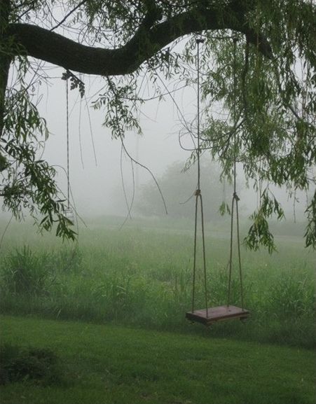 Eye For Design: Simple Luxuries.....Decorating With Swings Tanaman Indoor, Foggy Day, Tree Swing, The Secret Garden, Alam Yang Indah, Design Simple, The Grass, Country Living, Farm Life