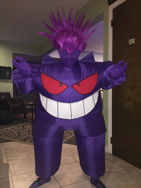 Gengar costume from Pokémon Gengar Makeup, Gengar Outfit, Gengar Costume, Halloween Gengar, Pokémon Costume, Pokemon Halloween Costume, Pokemon Costumes, Team Costumes, Halloween Crafts Preschool